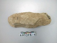 藏品(中型長條舌刃打製石斧)的圖片